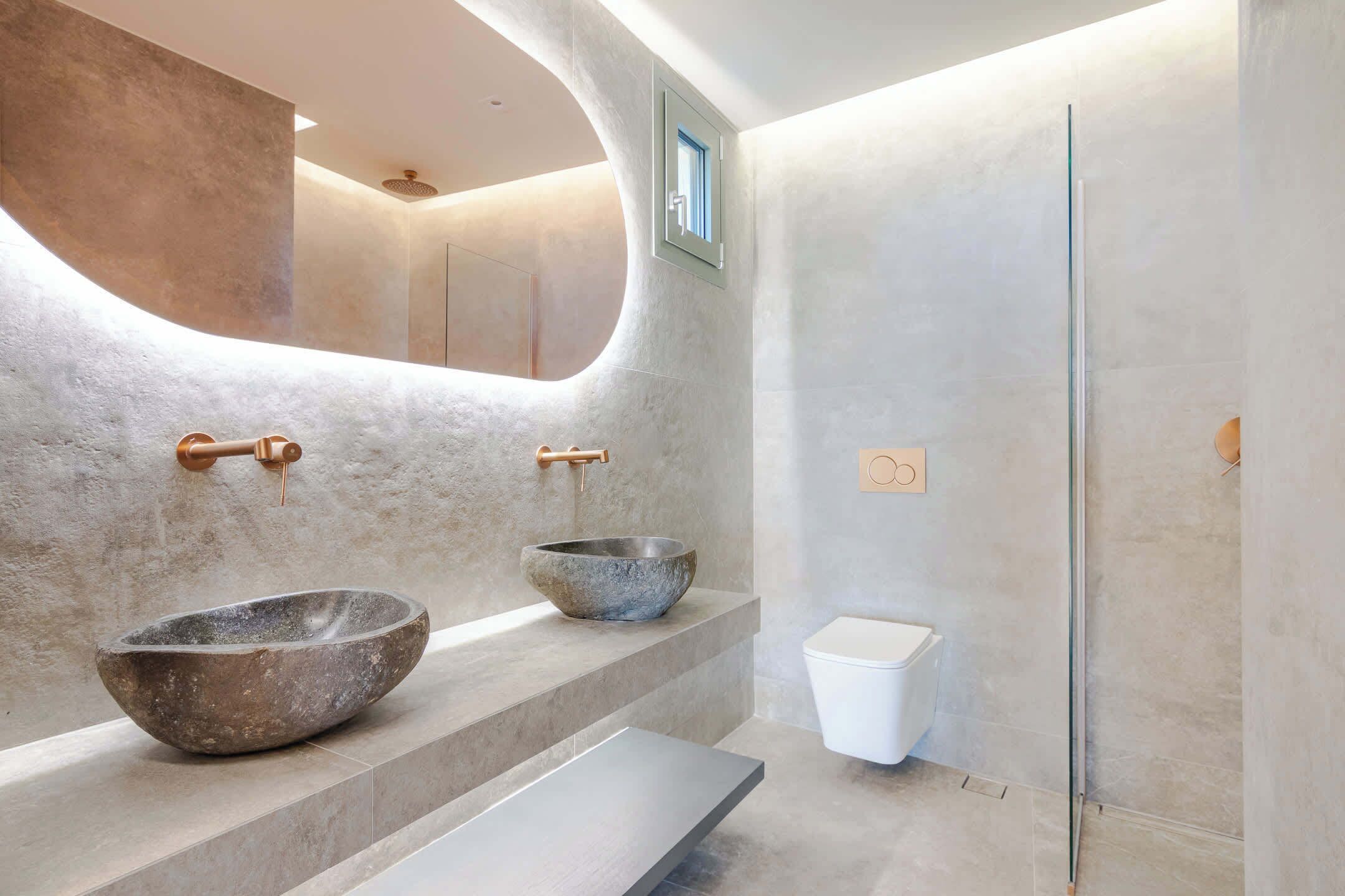 Shower, towels, shampoo