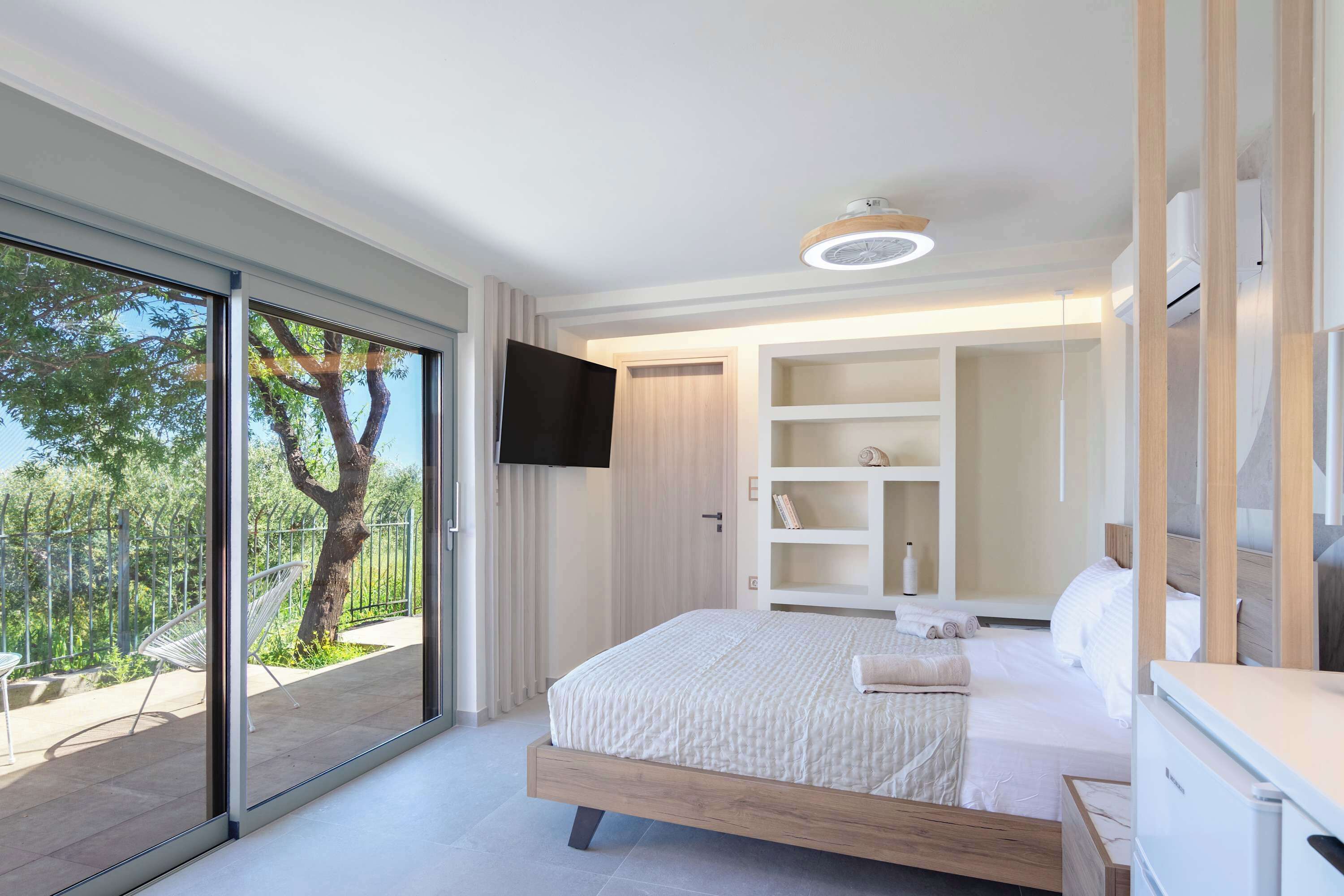 Bright Bedroom with Garden Views and Natural Light
Spacious and airy bedroom with a comfortable double bed, large windows overlooking greenery, and soft natural light creating a calm and restful ambiance.