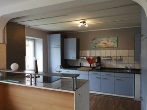 Private kitchen - Vacation home at the foot of Himmerod Abbey in the Vulkaneifel nature reserve (Großlittgen)
