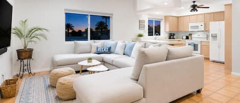 Smart TV, fireplace