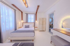 Standard Triple Room, Non Smoking, Pool View | Desk, free WiFi