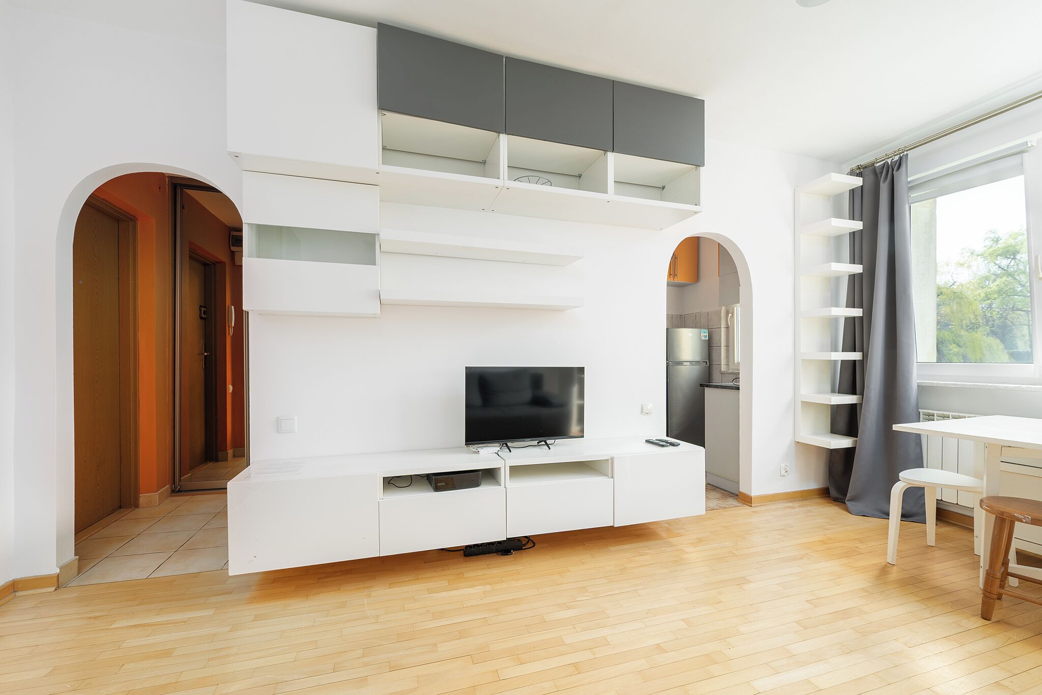 Studio Suite | Ruang tamu | TV Pintar 