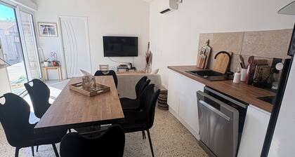 Maison de village dans un petit Hameau en plein cœur de la Petite Camargue