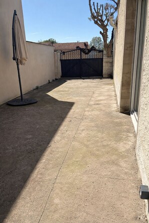 Property grounds - Village house in a small hamlet in the heart of the Petite Camargue (Vauvert)
