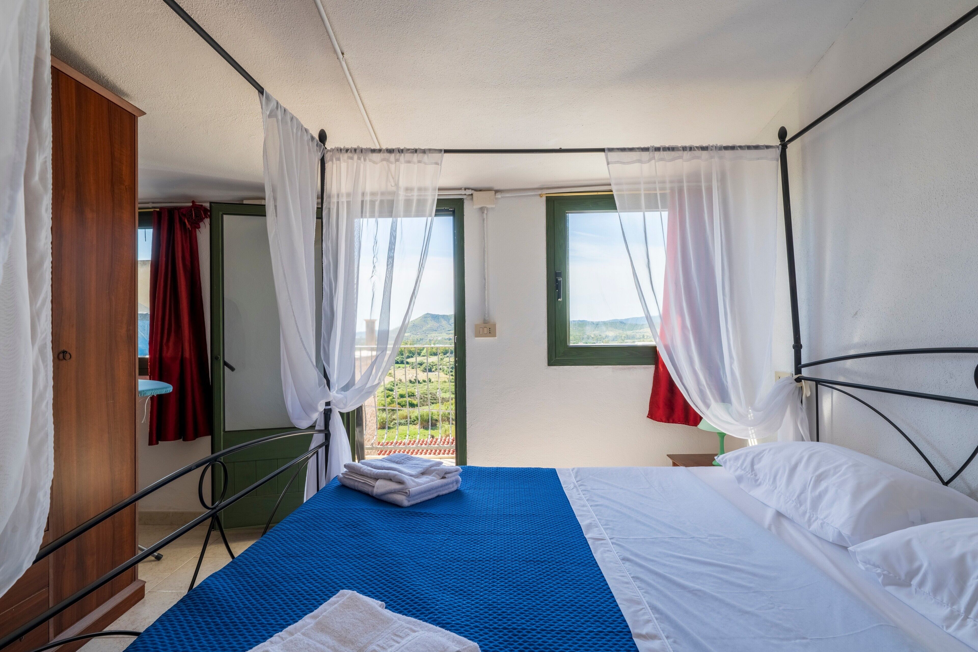 Iron/ironing board, WiFi, bed sheets