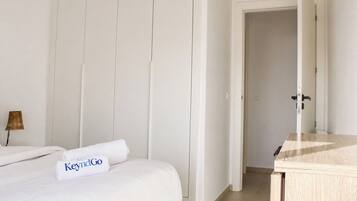 Iron/ironing board, internet, bed sheets