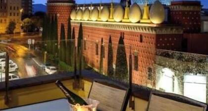 Penthouse overlooking the Dali Museum - Serena Stays