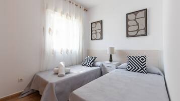 3 bedrooms, iron/ironing board, free WiFi, bed sheets