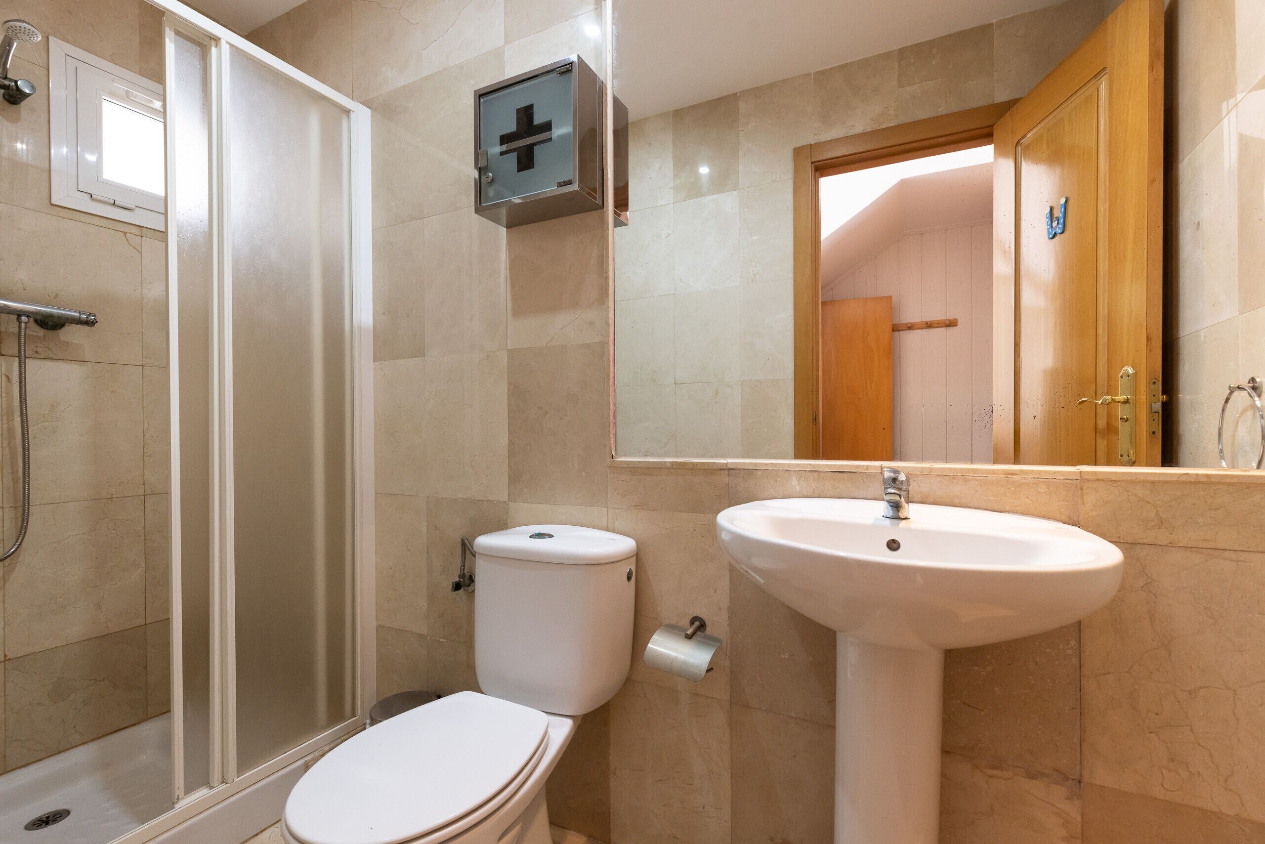 Een douche, handdoeken