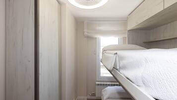 Iron/ironing board, free WiFi, bed sheets