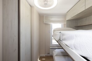Bügeleisen/Bügelbrett, kostenloses WLAN, Bettwäsche