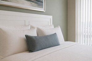 Classic Room - Cambrion Hotel (Toronto)