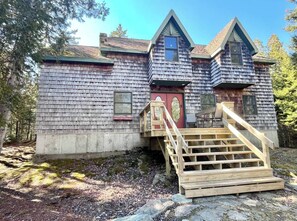 Exterior - Comfy 4BR Home on the Quietside [KelleyTown House] (Tremont)