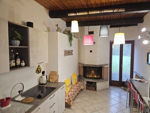 Private kitchen - The Traveler's Rest | Comabbio lake retreat 5p | Malpensa, Milan, Lakes (Ternate)