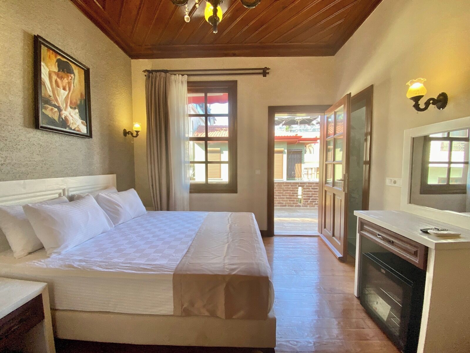 Deluxe Double Room, Balcony | Minibar, in-room safe, soundproofing, travel crib