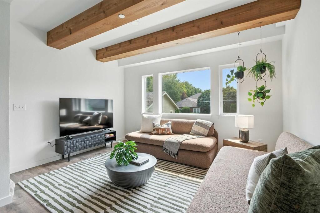 Luxury Townhome | Living area