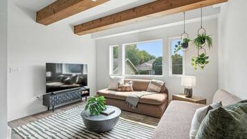 Luxury Townhome | Living area