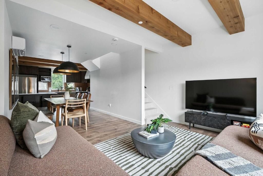 Luxury Townhome | Living area
