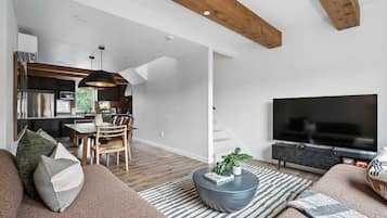 Luxury Townhome | Living area