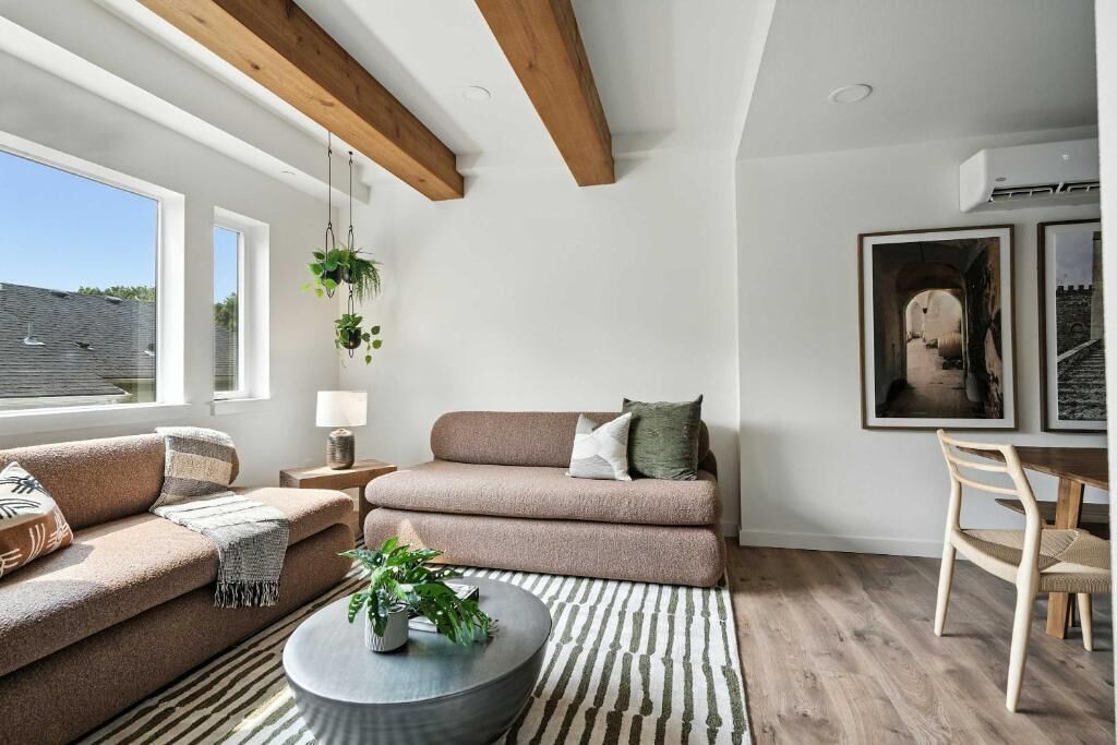 Luxury Townhome | Living area