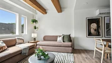 Luxury Townhome | Living area