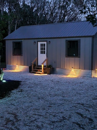 Exterior. Lake Whisper 124
Cozy 1-bedroom cabin in Laguna Park