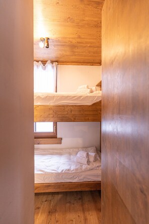 Iron/ironing board, free WiFi, bed sheets - Casa Punta Nera 2, spacious and comfortable (Cortina d´Ampezzo)