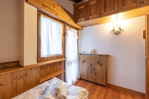 Iron/ironing board, free WiFi, bed sheets - Casa Punta Nera 2, spacious and comfortable (Cortina d´Ampezzo)