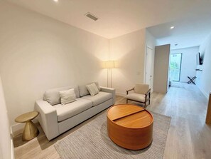 Estúdio, vista para a cidade | Cofres nos quartos, quartos à prova de som, Wi-Fi de cortesia