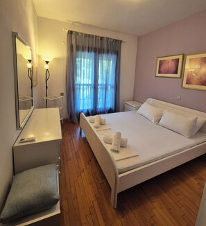 2 chambres, fer et planche à repasser, lit parapluie, Wi-Fi gratuit