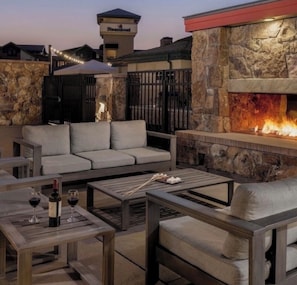 Terrace/patio - Christmas Week. Ski-In Ski-Out Resort. Studio Villa sleeps 4. Mountain View (Steamboat Springs)