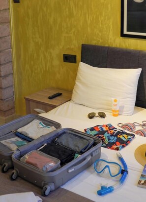 Desk, laptop workspace, free WiFi - cundera hotel (Ayvalik)