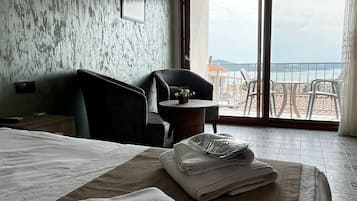 Deluxe Room, Sea View | Desk, laptop workspace, free WiFi