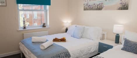 2 bedrooms, iron/ironing board, Internet, bed sheets