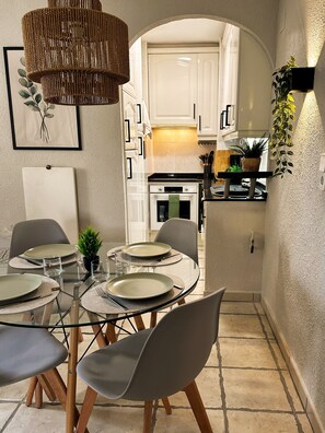 Dining - Lálba Denia. Nordic Refuge 150m from the Sea: Style and Comfort in Las Marinas (Dénia)