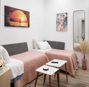 Tabla de planchar con plancha, Internet, ropa de cama