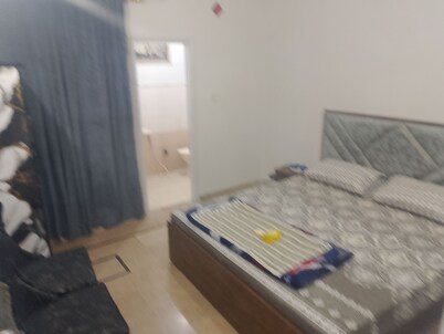 2-bedroom apartment in adorable Karachi with cool city vibes