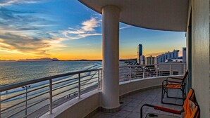 A balcony with a view of the sea and a cityscape at sunset. - 75 Cap D'Azur (Cape Town)
