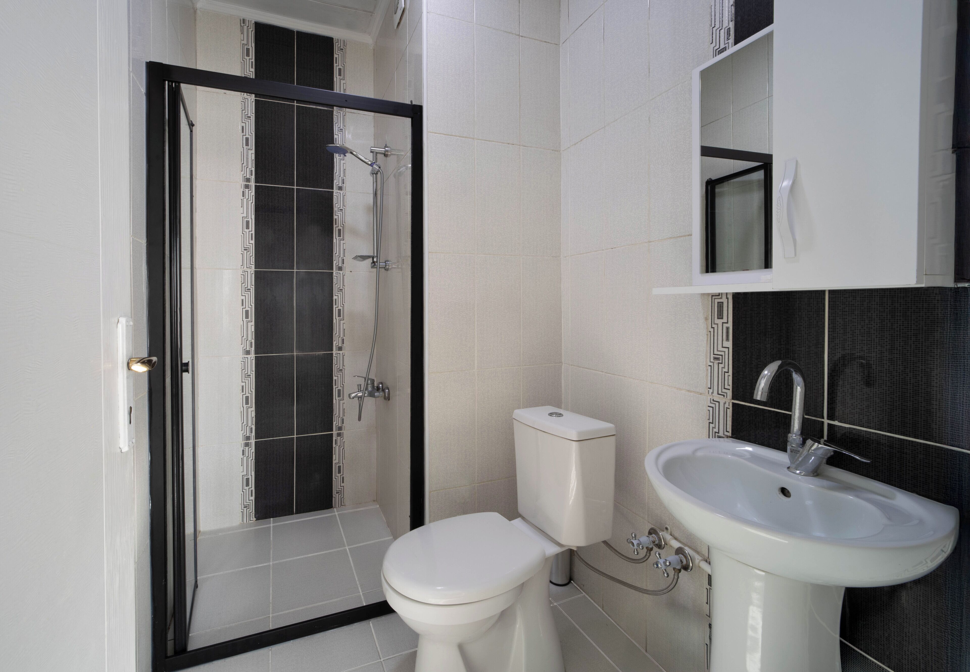 Classic Double or Twin Room, City View | Bathroom | Shower, hair dryer, slippers, towels