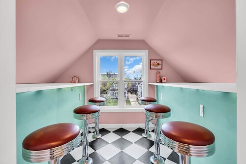 Born to Run Bungalow at The Shoreline Social
