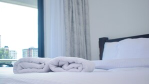 Căn hộ Deluxe, quang cảnh thành phố | Màn/rèm cản sáng, bàn ủi/dụng cụ ủi quần áo 