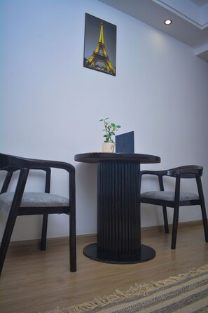 Appartement Deluxe, vue ville | Restauration
