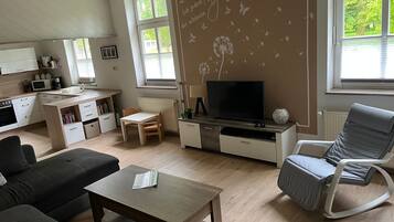 Télévision, jeux vidéo, lecteur de DVD, table de tennis de table