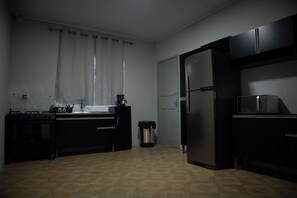 Kühlschrank, Mikrowelle