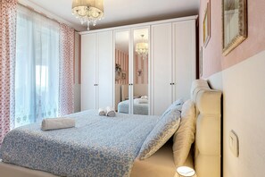 3 bedrooms, iron/ironing board, WiFi, bed sheets - Apartment 'Bardolino Golden Hill' with Lake View, Wi-Fi and Air Conditioning (Bardolino)