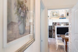 Interior - Apartment 'Bardolino Golden Hill' with Lake View, Wi-Fi and Air Conditioning (Bardolino)