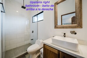 Dusche, Handtücher, Seife, Toilettenpapier