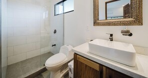 Dusche, Handtücher, Seife, Toilettenpapier