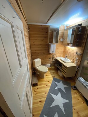 Hair dryer, bidet, towels, soap - In the middle of deep forest, city of Saw (Varsinais-Suomi)