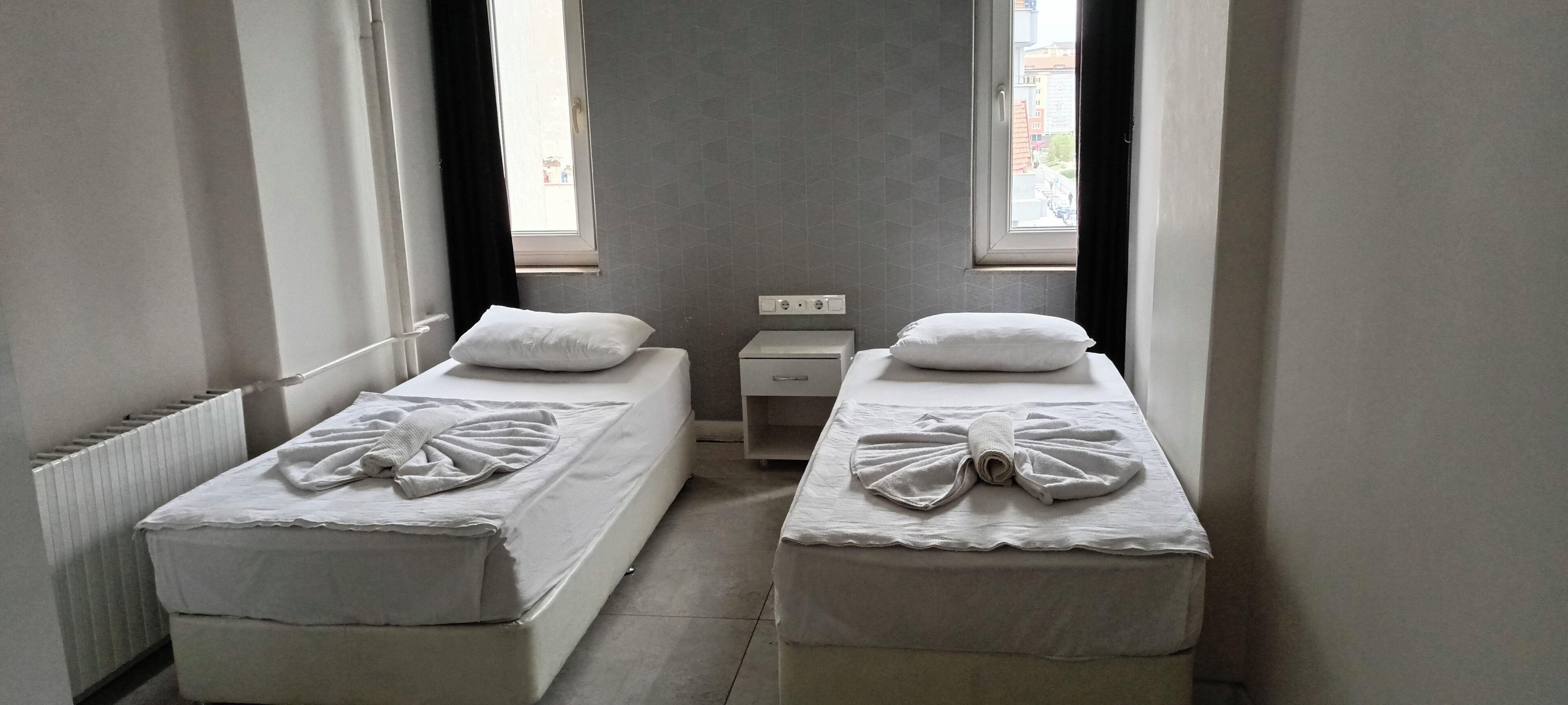 Basic Twin Room, City View | Desk, laptop workspace, free WiFi